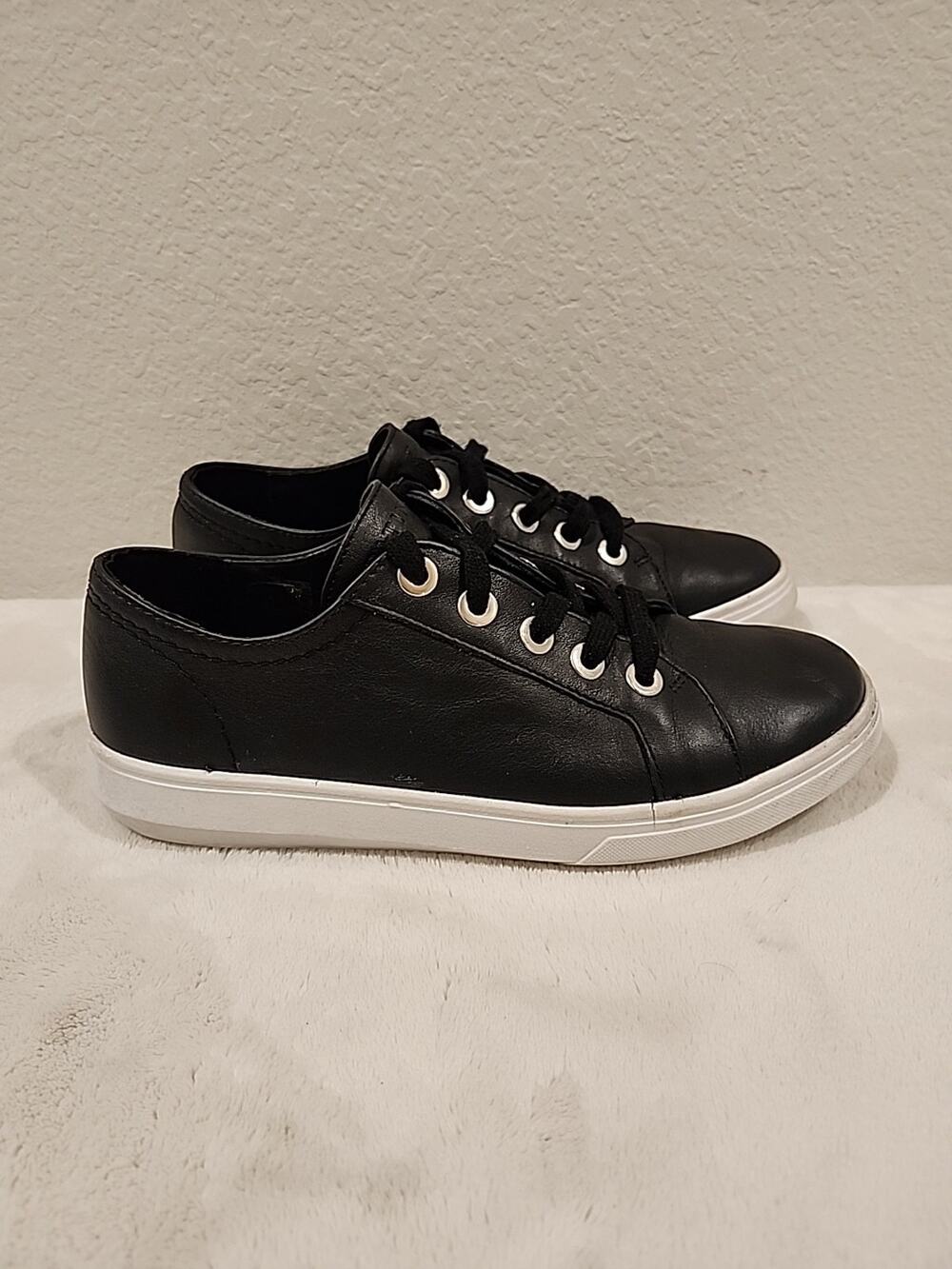 Patina Womens 8.5 Black Leather Low Top Sneaker Shoes
